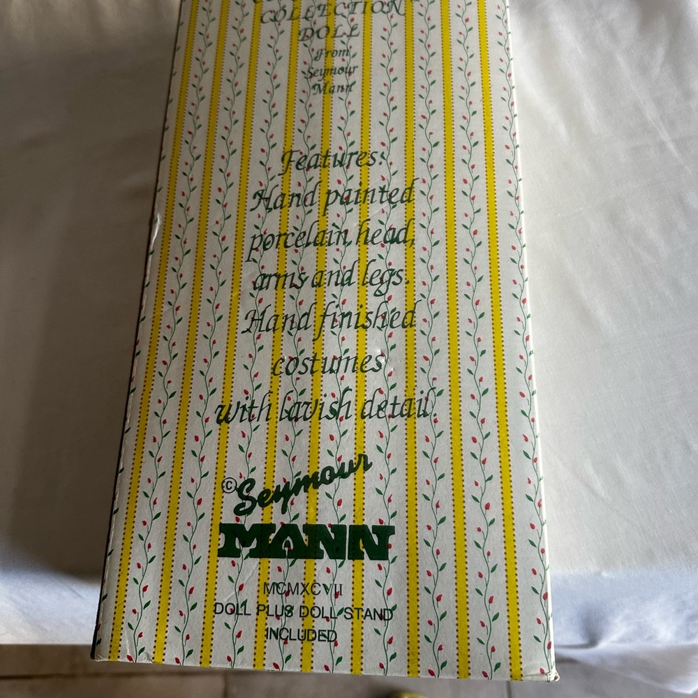 SEYMOURMANN CONNOISSEUR COLLECTION DOLL WITH STAND - Picture 6 of 15